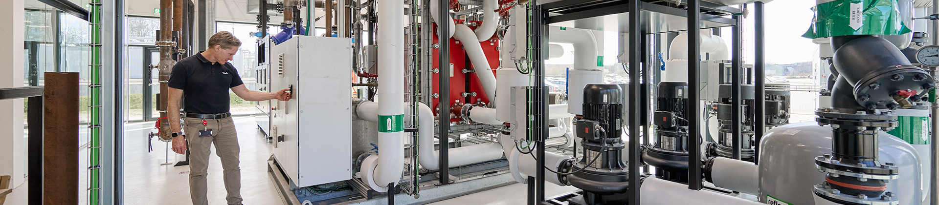 Data center heat recovery