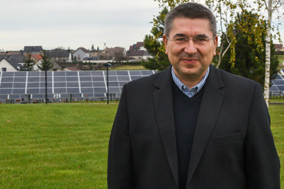 Zygfryd Glaeser, Professor in Theology at the University of Opole in front of solar panels