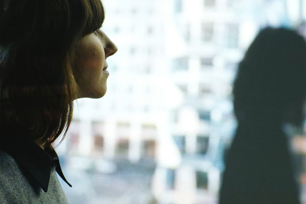 Danfoss employee - Canstanca looking at big screen