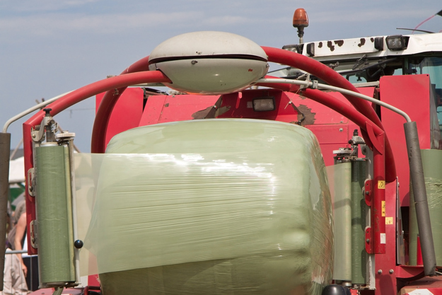 Bale Wrapping in process for mobile hydraulic solutions provided by Danfoss