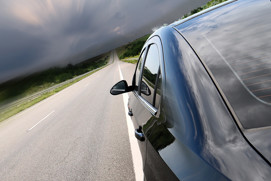 Automobil auf einer Straße