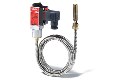 Product photo of the MBC 8100, block-type compact temperature switch for marine applications by Danfoss