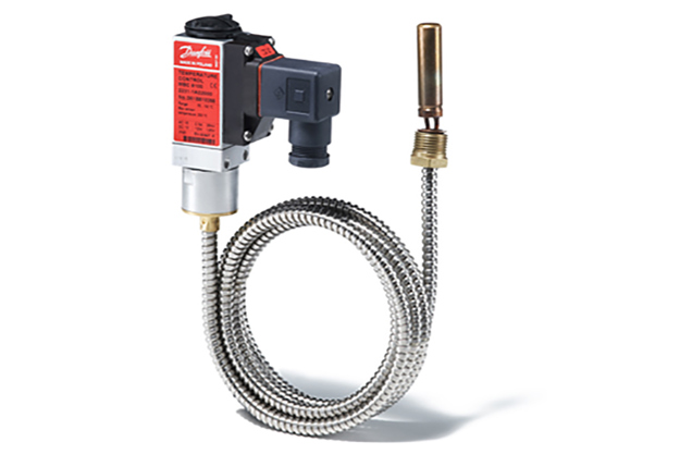 Product photo of the MBC 8100, block-type compact temperature switch for marine applications by Danfoss