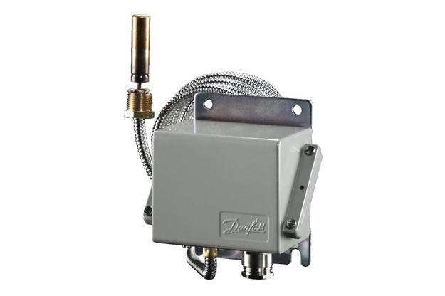 Product photo of the CAS temperature switch for marine machinery by Danfoss