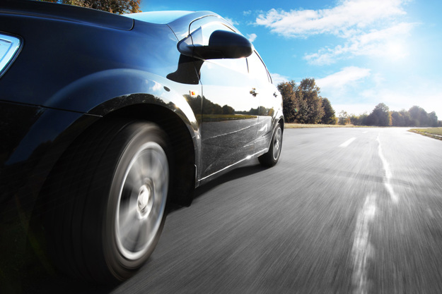 Automobil auf einer Straße