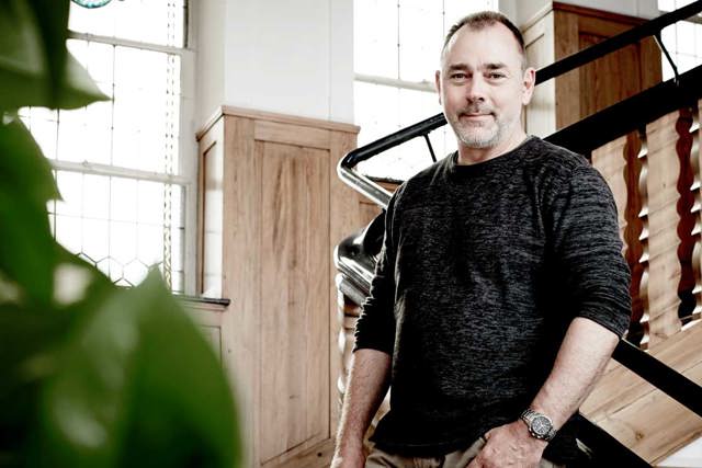 Ein Mann am arbeiten