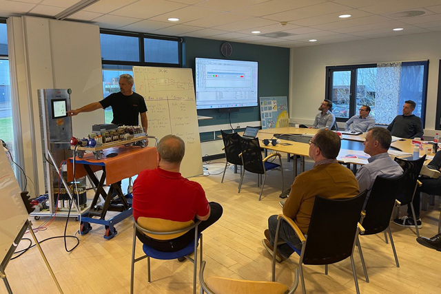 En gruppe som deltar på et kurs