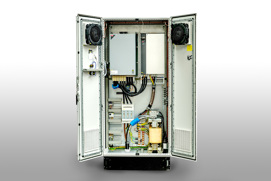 Der VLT® Passive Low Harmonic Drive PLHD 90 kW - Schrank geöffnet