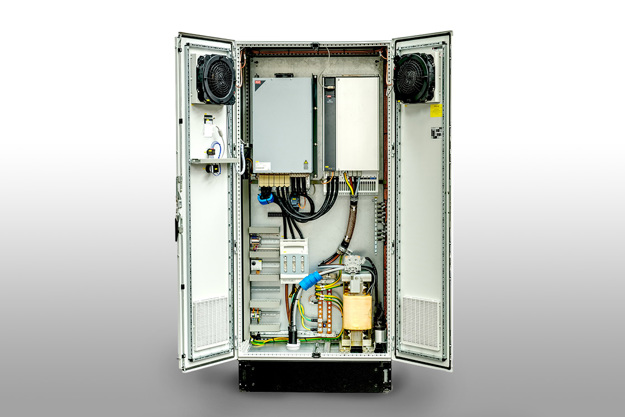 Der VLT® Passive Low Harmonic Drive PLHD 90 kW - Schrank geöffnet
