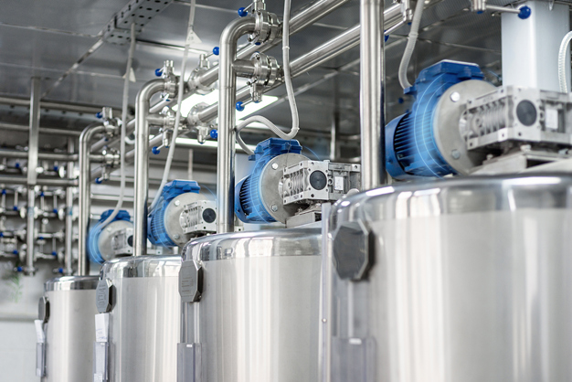 Cuatro motores eléctricos con líneas azules a su alrededor que indican la presencia de sensores de monitorización de las condiciones