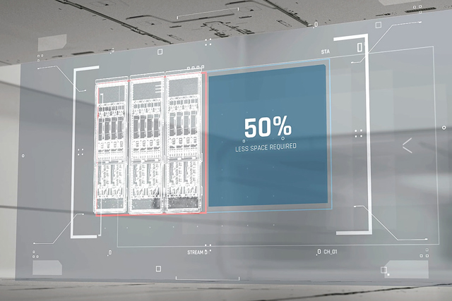 3 variadores de frecuencia iC7 y texto que indica “Requiere 50% menos de espacio”