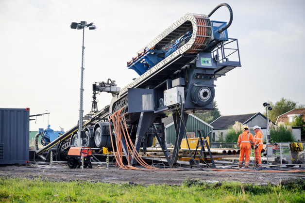 Generating 700 V DC from a 400 V AC grid supply